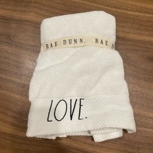 New with tags Rae Dunn fingertip towels set of 2 love home